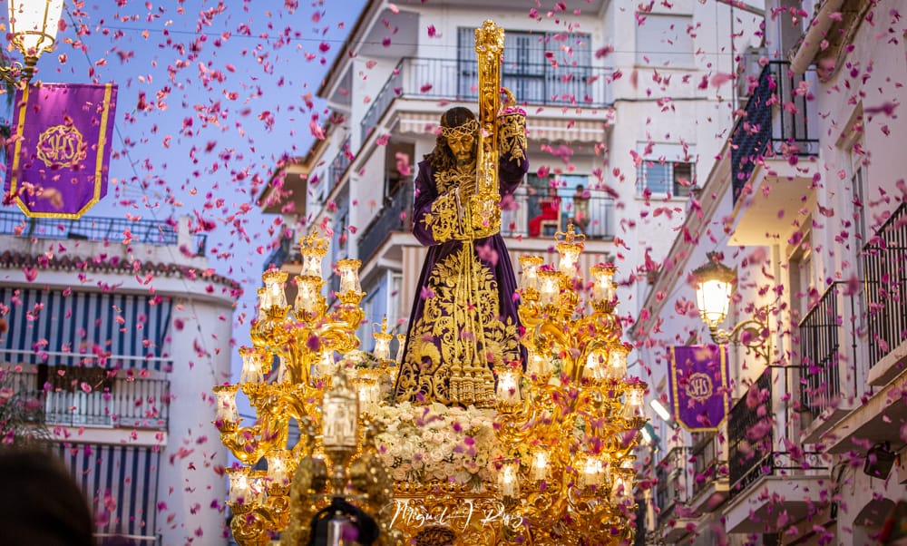 La comisión de trono de Nuestro Padre Jesús Nazareno, informa