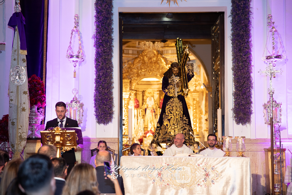 Programa especial: Viernes: guardia, Misa, escudo e insignia de oro y retreta. Día de Jesús 2025