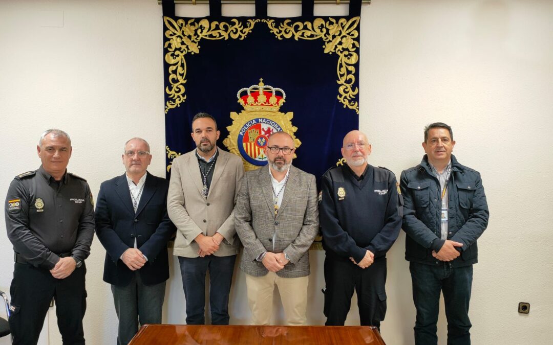 Nuestra Real Hermandad visita a la comisaria provincial de la Policía Nacional de Málaga