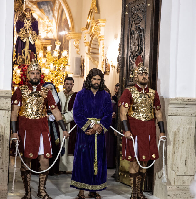 La Luz de la Fe, en las manos de Nuestro Padre Jesús Nazareno Cautivo.